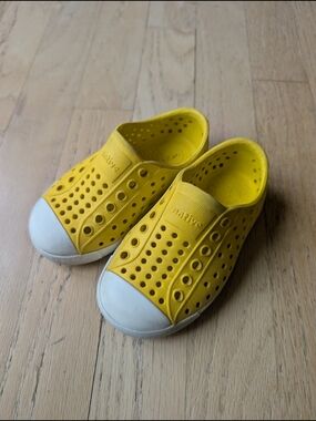 Native Jefferson Slip-On Kids Shoes in Yellow
